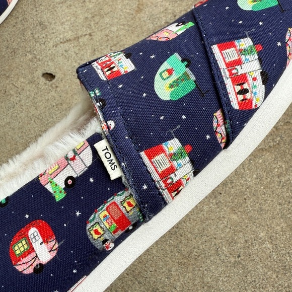 TOMS Faux Fur Lined Alpargata in Holiday Camper Print NWT Size 8 - Picture 8 of 15